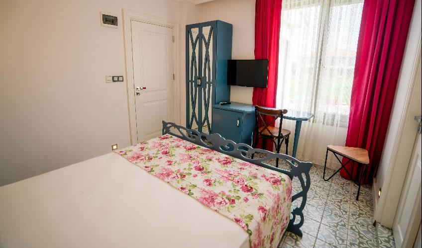 En fazla 2 yetişkin.