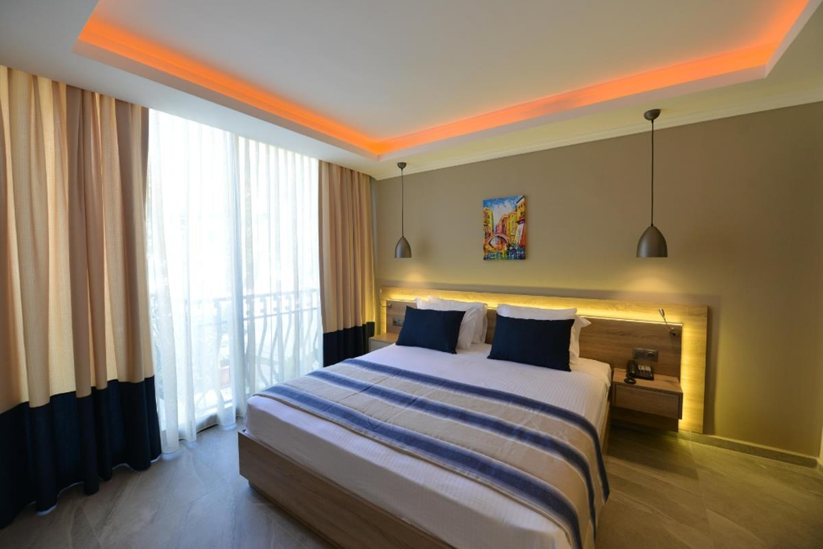 En fazla 2 yetişkin.