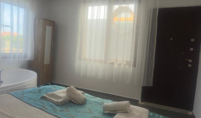 En az 2 yetişkin, En fazla 2 yetişkin + 2 çocuk.