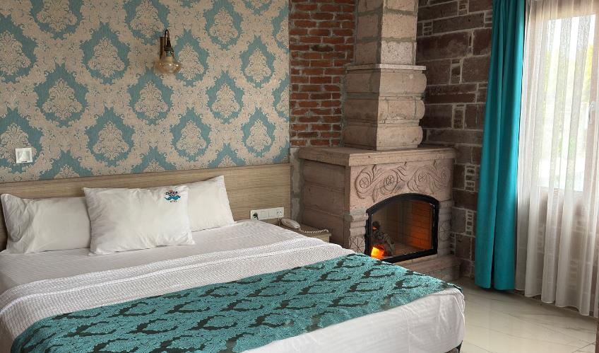 En fazla 3 yetişkin.