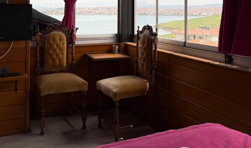 En fazla 2 yetişkin.