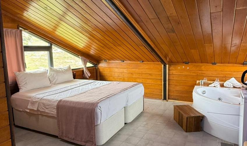 En fazla 2 yetişkin.