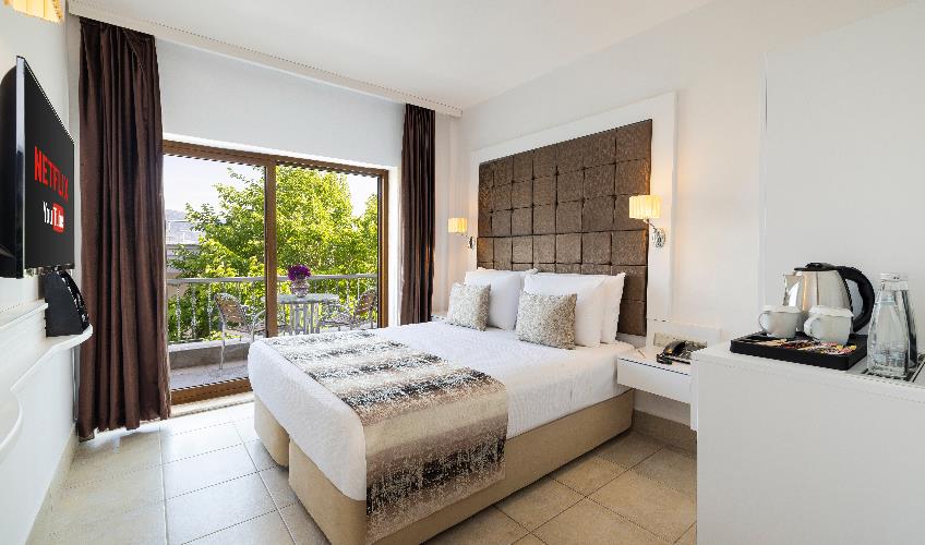 En fazla 2 yetişkin.