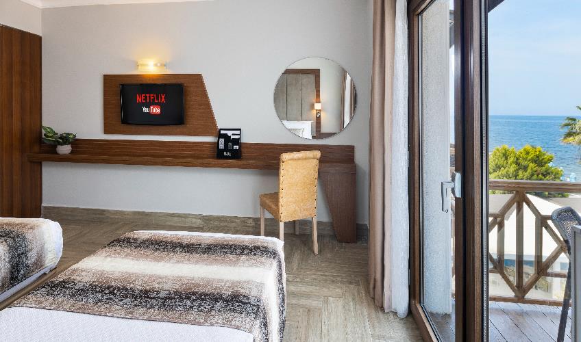 En fazla 3 yetişkin veya 2 yetişkin + 1 çocuk.