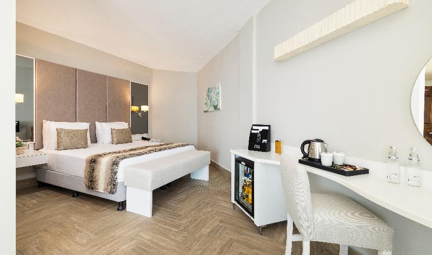 En fazla 2 yetişkin + 1 çocuk veya 1 yetişkin + 1 çocuk.