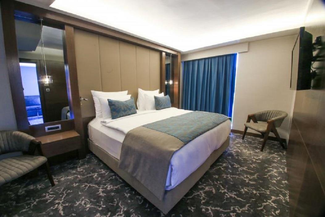 En fazla 2 yetişkin.