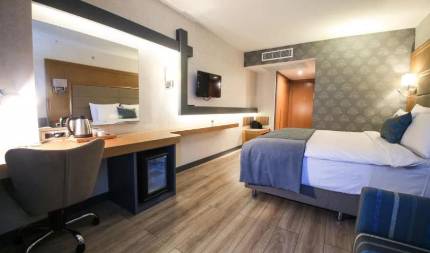 En fazla 2 yetişkin + 1 bebek (0-2 yaş) veya 1 yetişkin + 1 çocuk + 1 bebek (0-2 yaş).