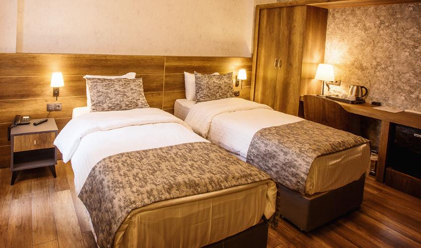 En fazla 4 yetişkin.