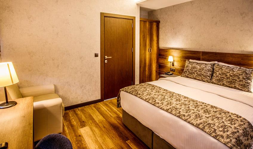 En fazla 2 yetişkin.