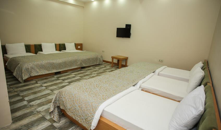 En az 2 yetişkin, En fazla 4 yetişkin.