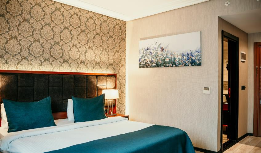 En fazla 1 yetişkin.