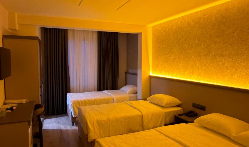 En fazla 3 yetişkin veya 2 yetişkin + 1 çocuk.