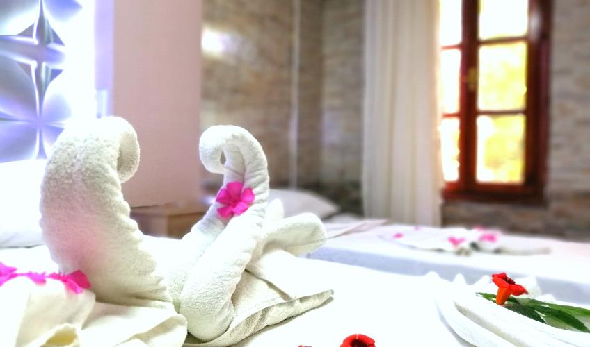 En az 2 yetişkin, En fazla 3 yetişkin + 1 bebek (0-2 yaş) veya 2 yetişkin + 1 çocuk + 1 bebek (0-2 yaş).