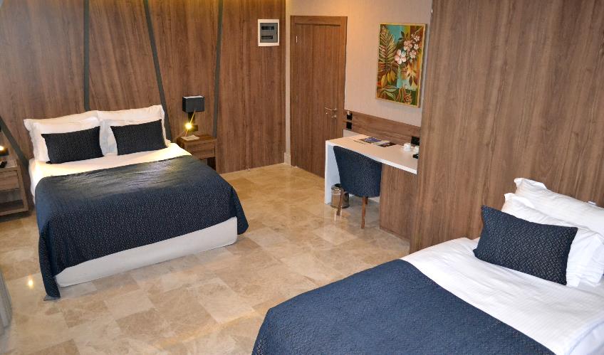 En fazla 3 yetişkin + 1 çocuk + 1 bebek (0-2 yaş) veya 2 yetişkin + 2 çocuk + 1 bebek (0-2 yaş).