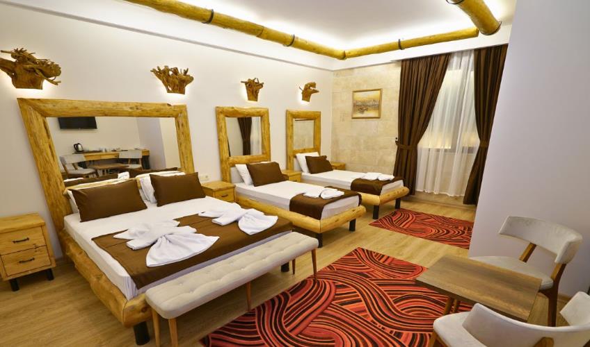 En fazla 3 yetişkin.