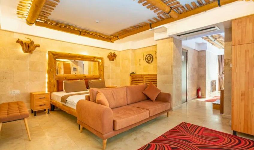 En fazla 3 yetişkin + 1 çocuk veya 2 yetişkin + 1 çocuk.