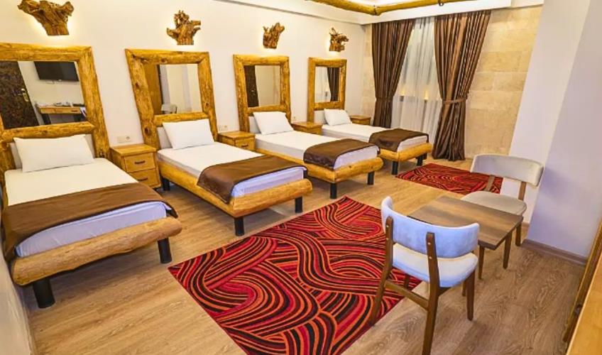 En fazla 4 yetişkin.