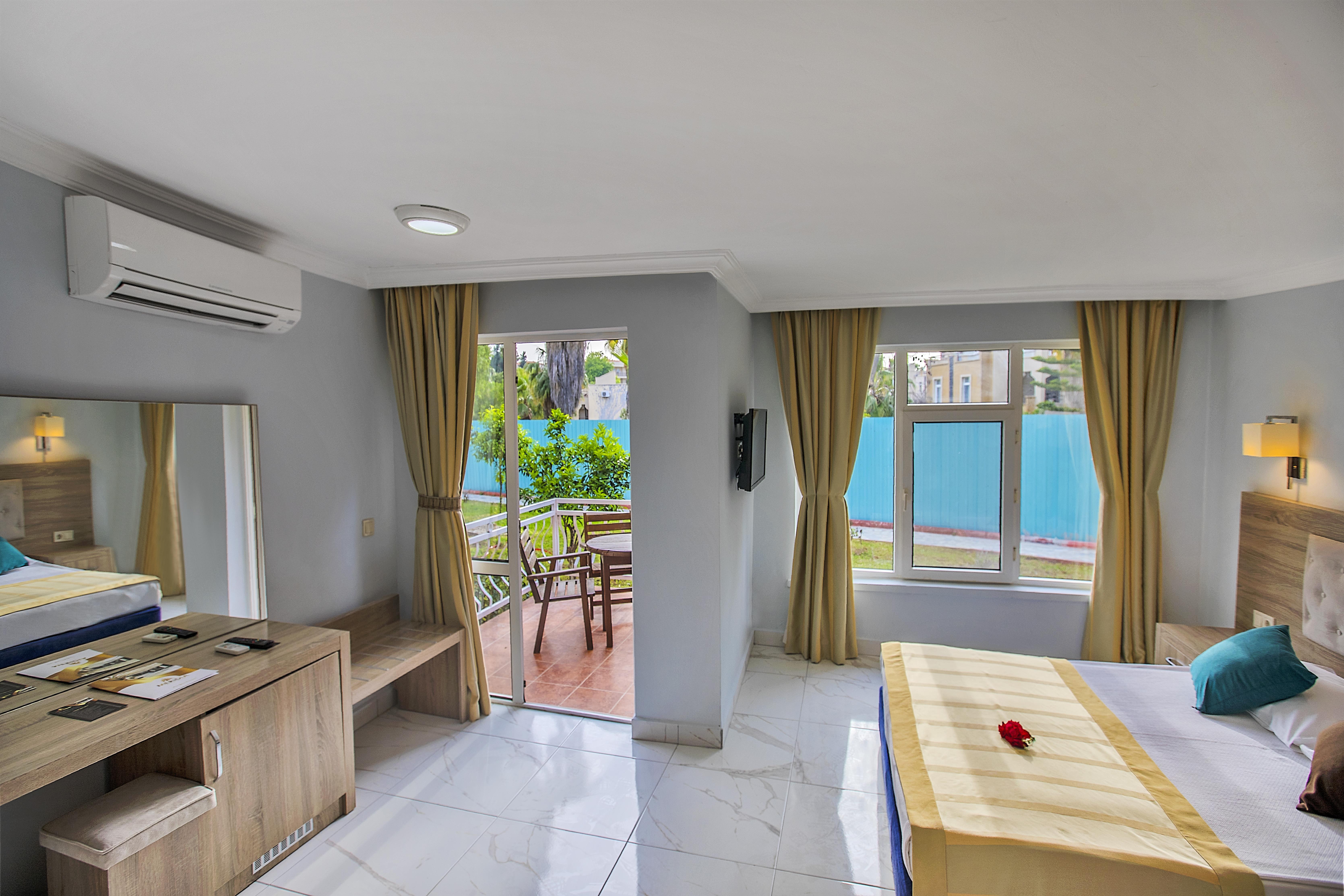 En az 2 yetişkin, En fazla 4 yetişkin veya 3 yetişkin + 1 çocuk.