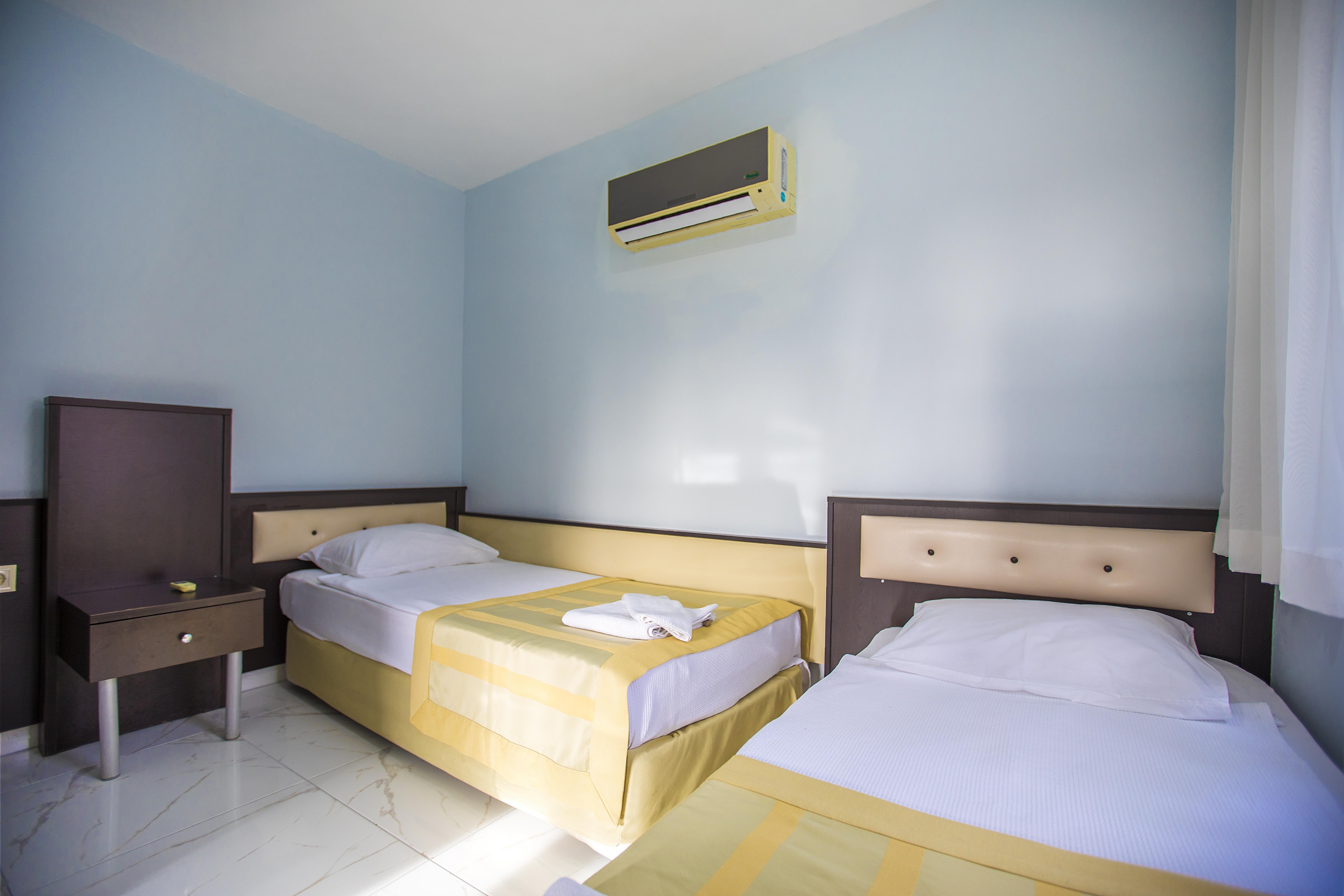 En az 2 yetişkin, En fazla 4 yetişkin veya 3 yetişkin + 1 çocuk.