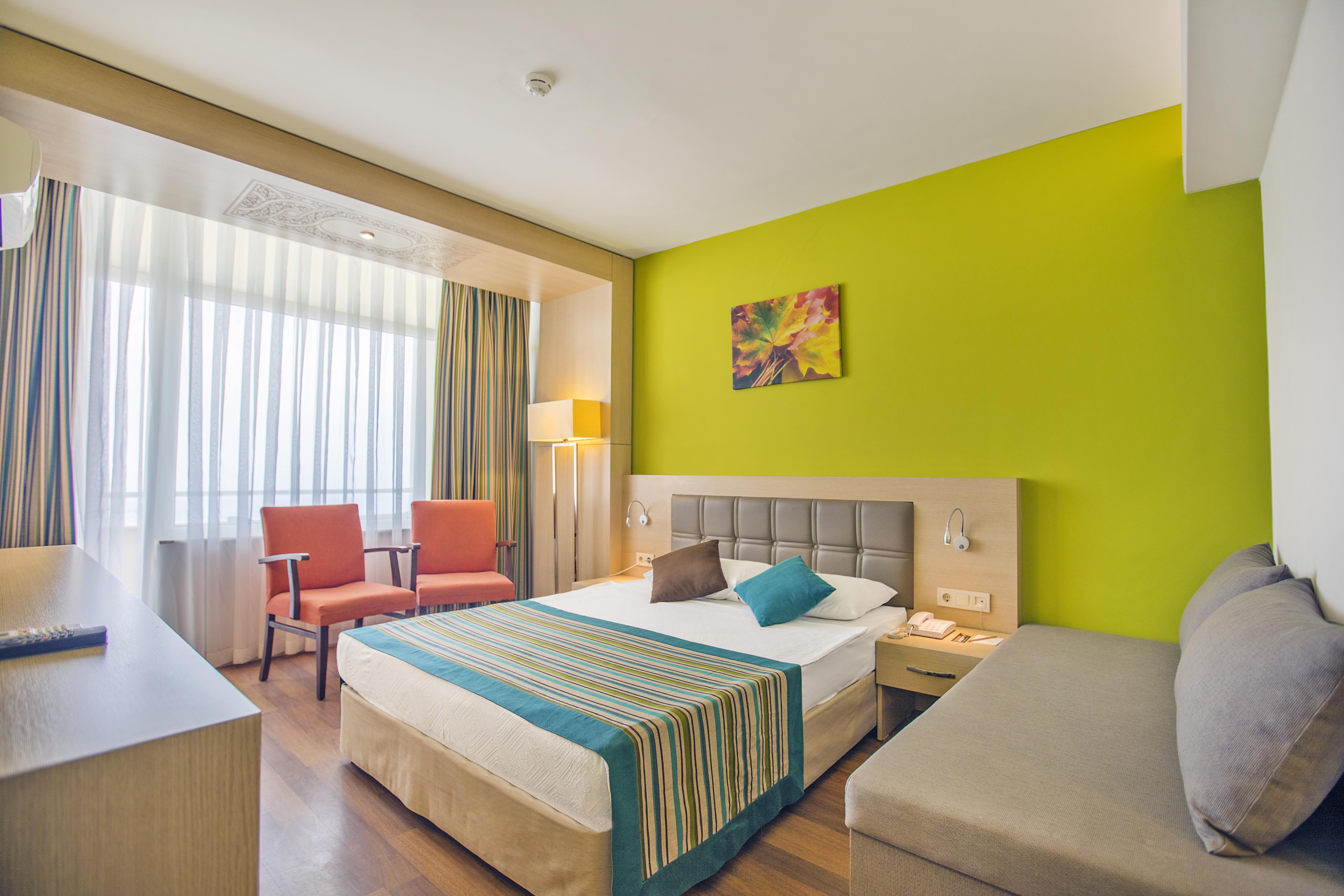 En fazla 3 yetişkin veya 2 yetişkin + 1 çocuk.