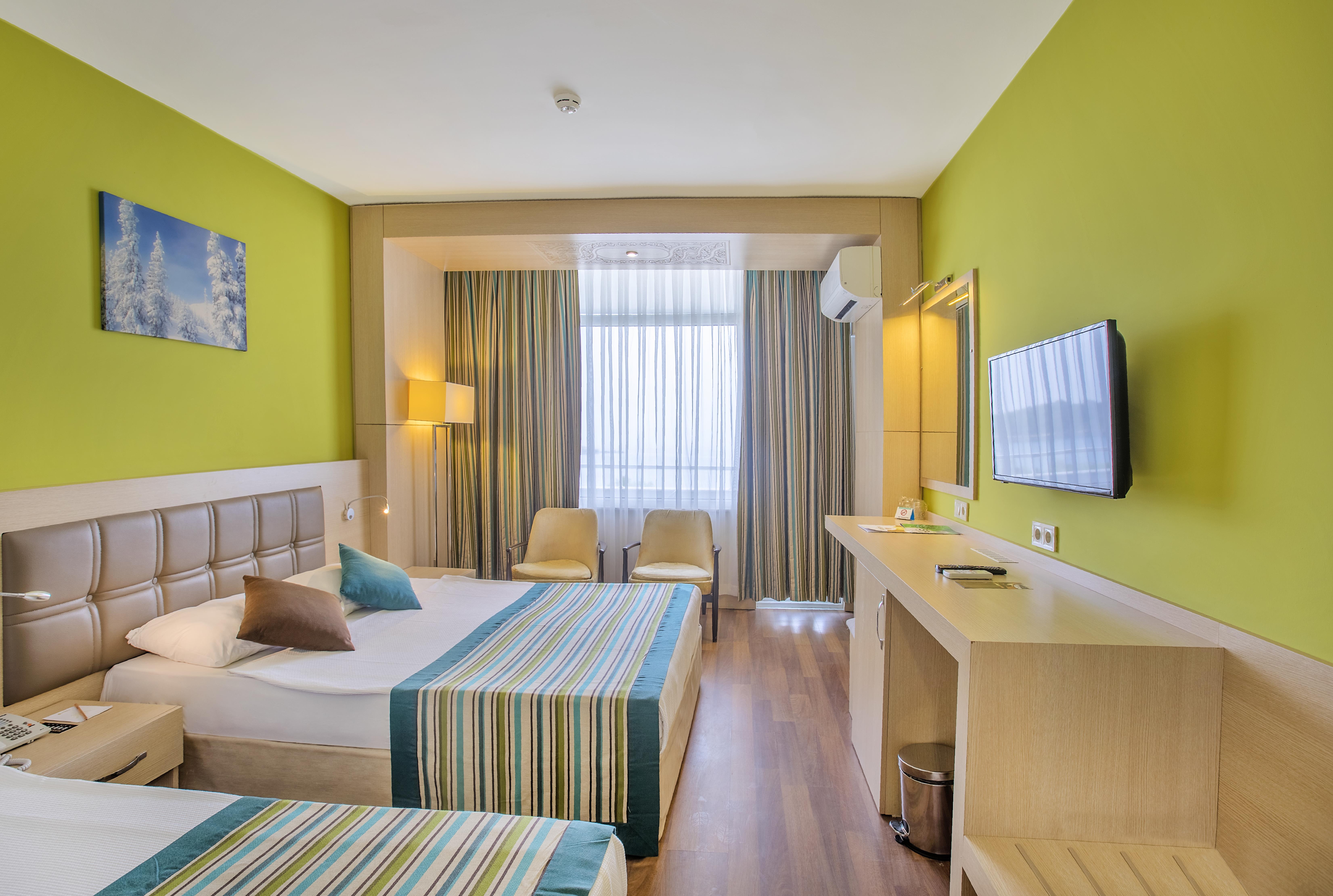 En fazla 3 yetişkin + 1 çocuk veya 2 yetişkin + 2 çocuk.