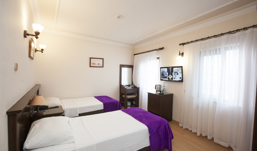 En fazla 2 yetişkin + 1 çocuk veya 1 yetişkin + 1 çocuk.