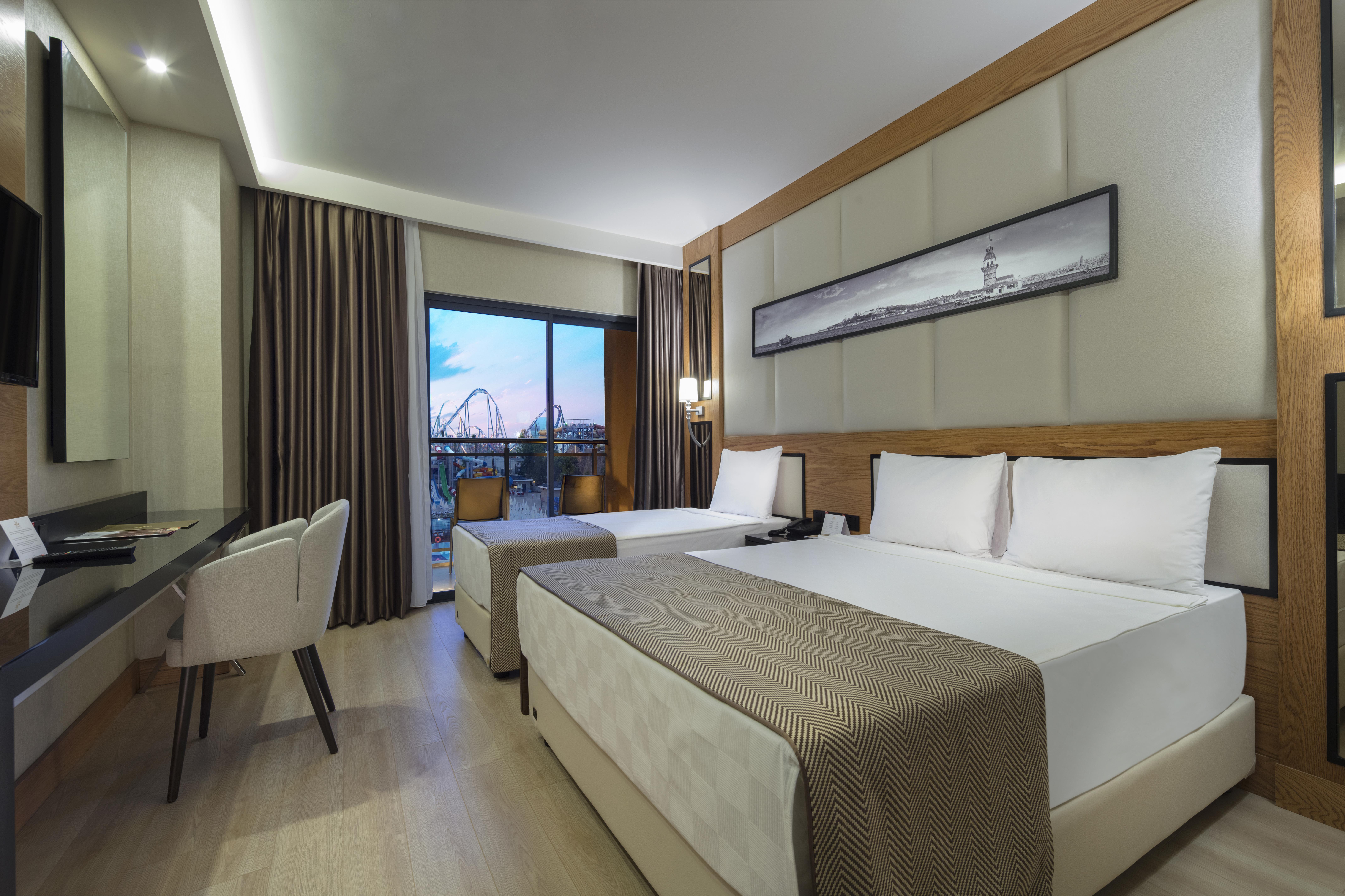 En fazla 3 yetişkin veya 2 yetişkin + 1 çocuk.