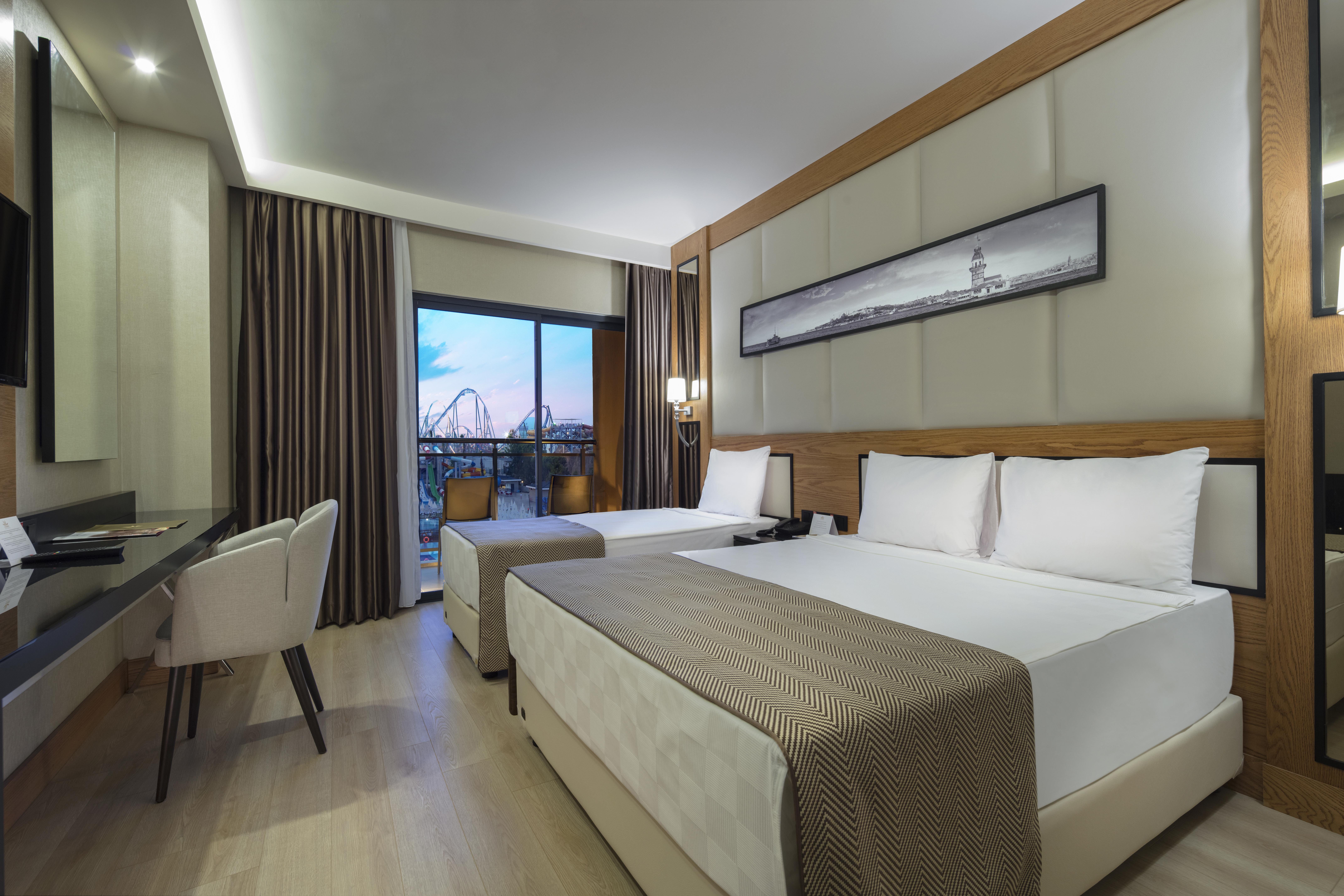 En fazla 2 yetişkin + 2 çocuk veya 1 yetişkin + 2 çocuk.