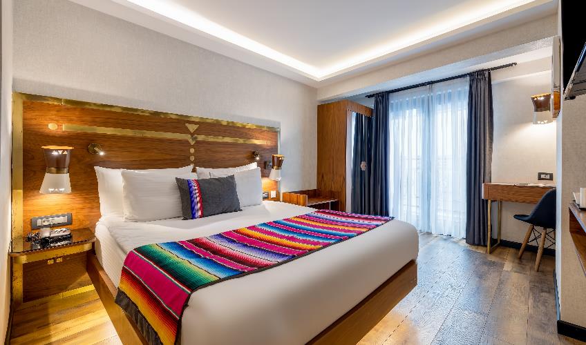 En fazla 2 yetişkin.