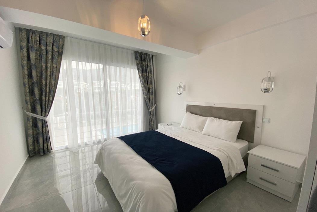 En fazla 3 yetişkin veya 2 yetişkin + 1 çocuk.