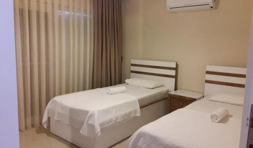 En az 2 yetişkin, En fazla 4 yetişkin veya 3 yetişkin + 1 çocuk.