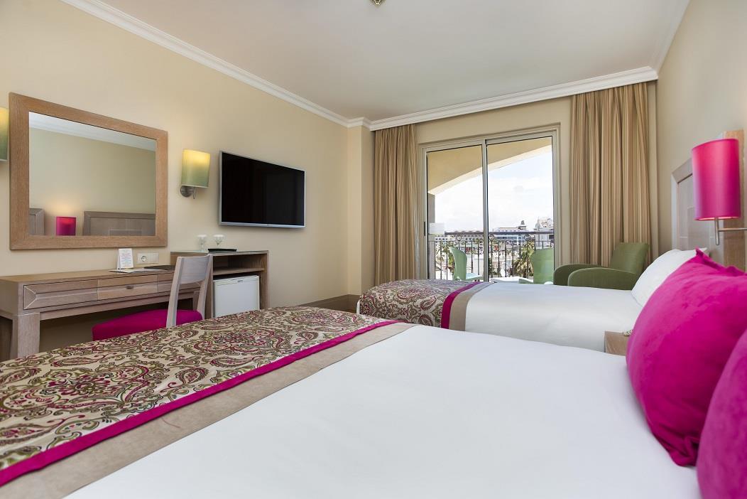 En fazla 3 yetişkin veya 2 yetişkin + 2 çocuk.