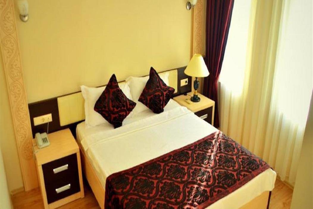 En fazla 2 yetişkin.