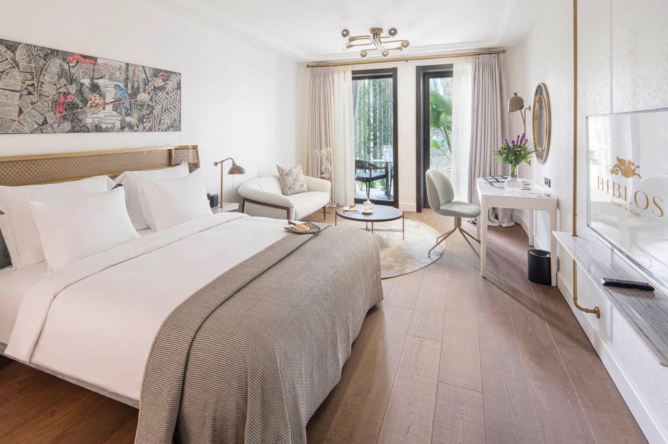 En fazla 3 yetişkin.