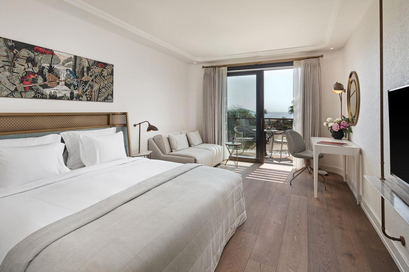 En fazla 3 yetişkin + 1 bebek (0-2 yaş).