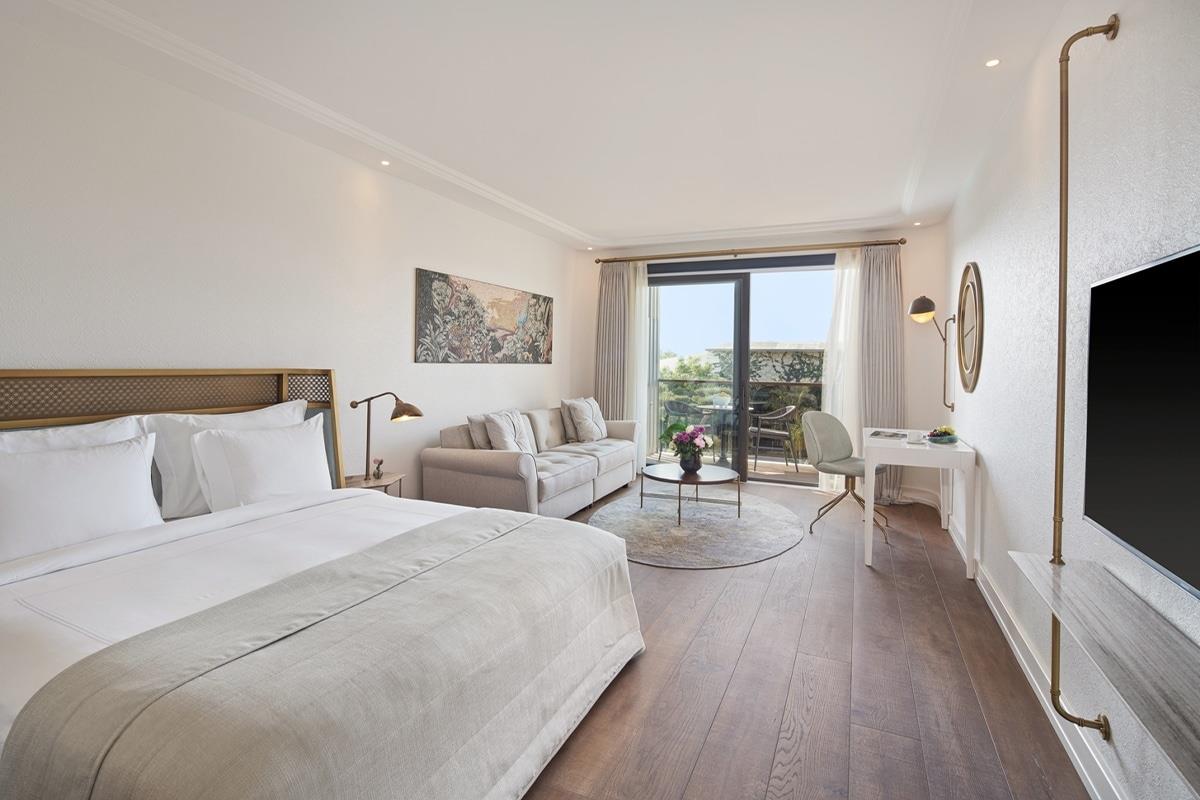 En fazla 3 yetişkin.