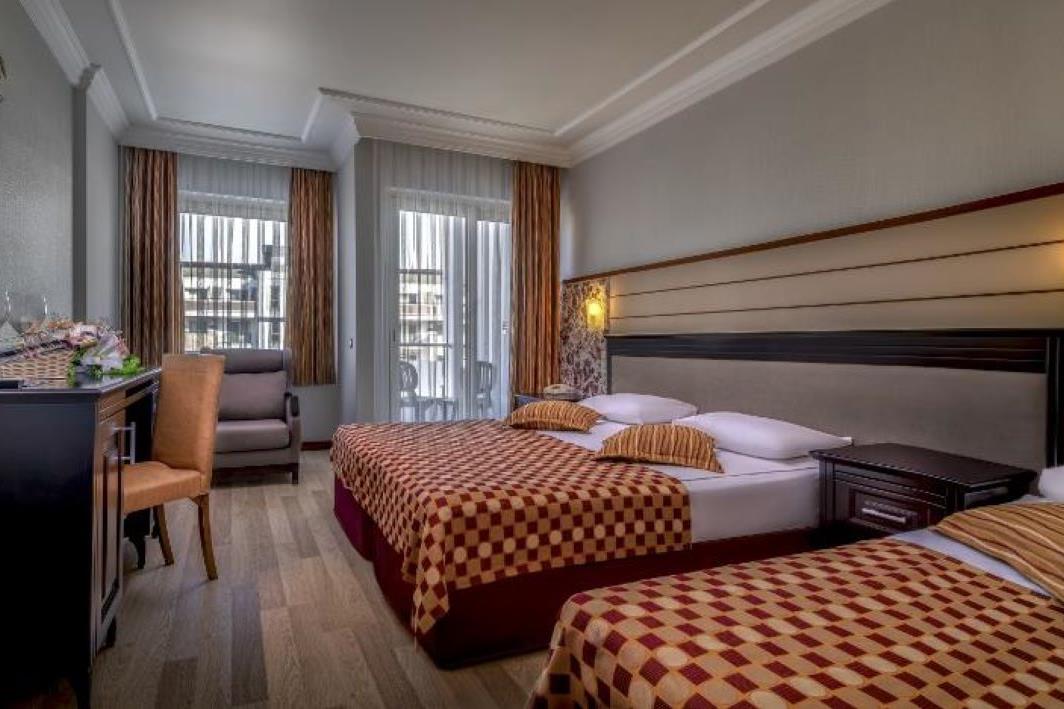 En az 2 yetişkin, En fazla 3 yetişkin veya 2 yetişkin + 1 çocuk.