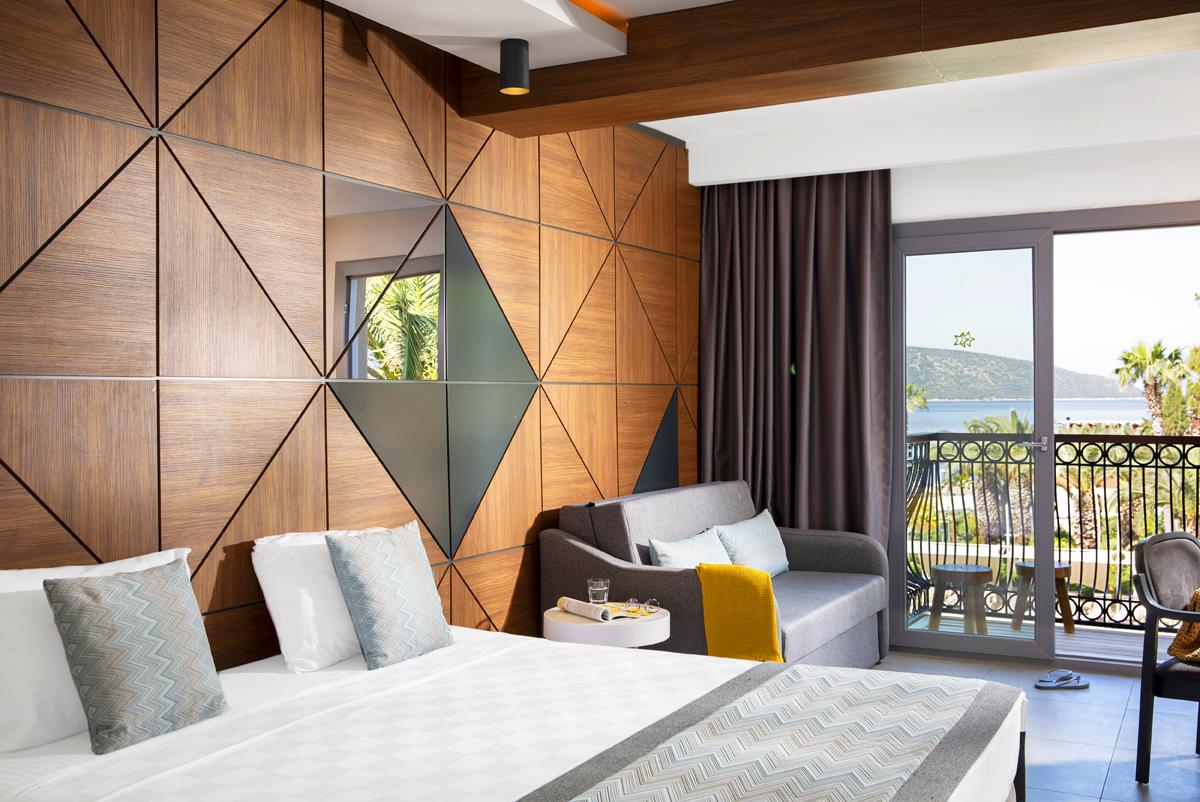 En fazla 3 yetişkin.