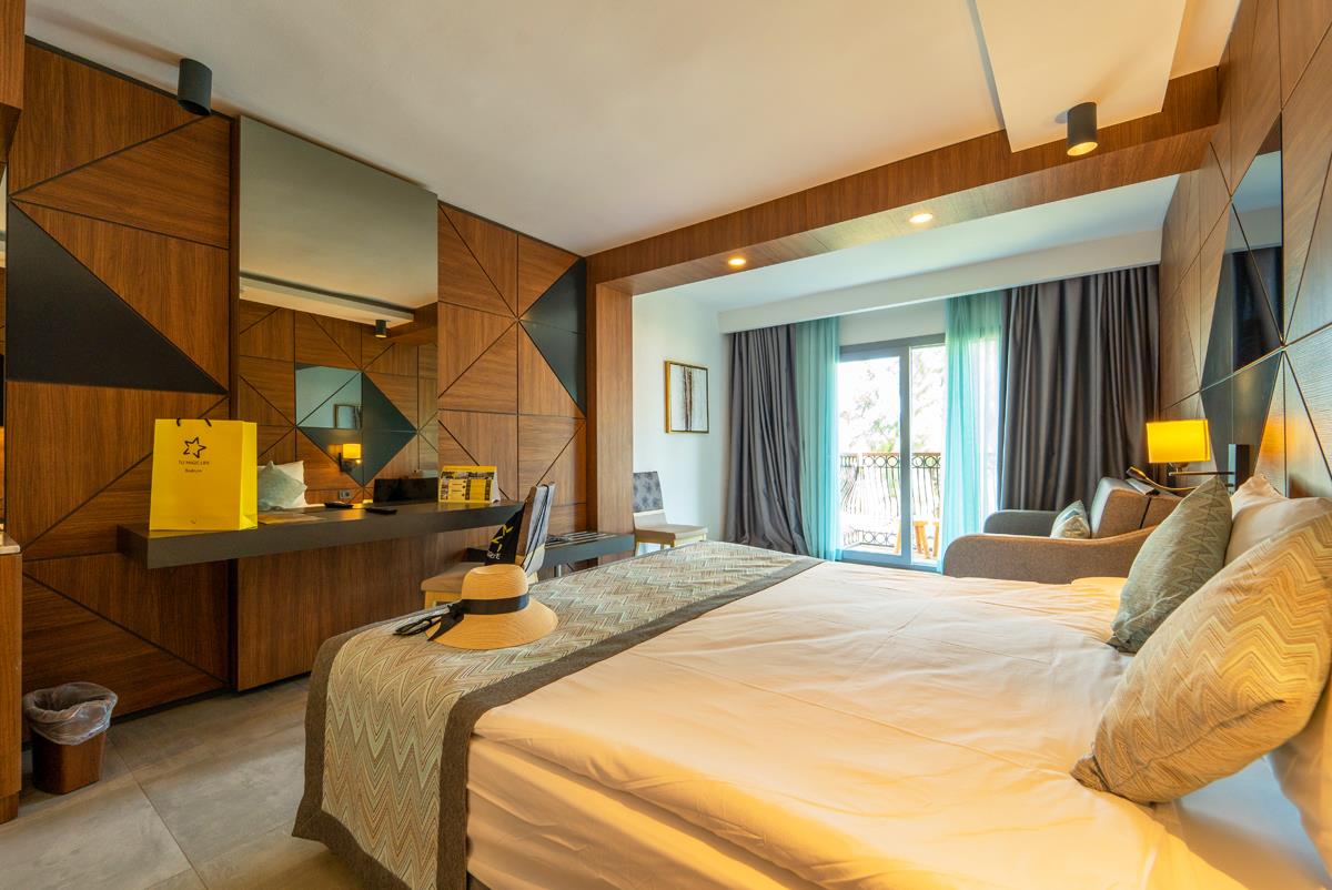 En fazla 2 yetişkin.