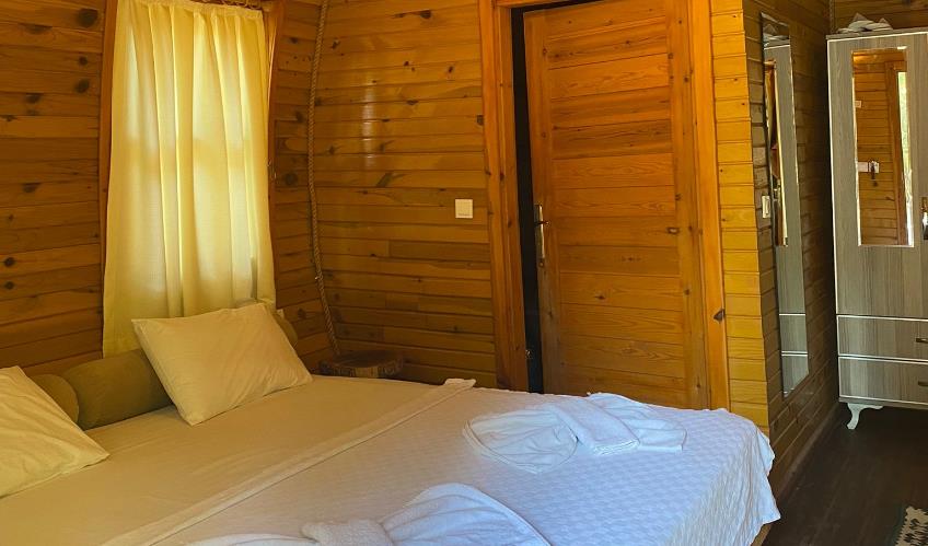 En fazla 2 yetişkin + 1 çocuk veya 1 yetişkin + 1 çocuk.