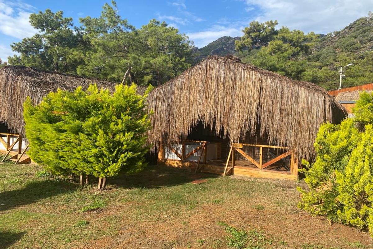 En fazla 2 yetişkin + 1 çocuk veya 1 yetişkin + 1 çocuk.