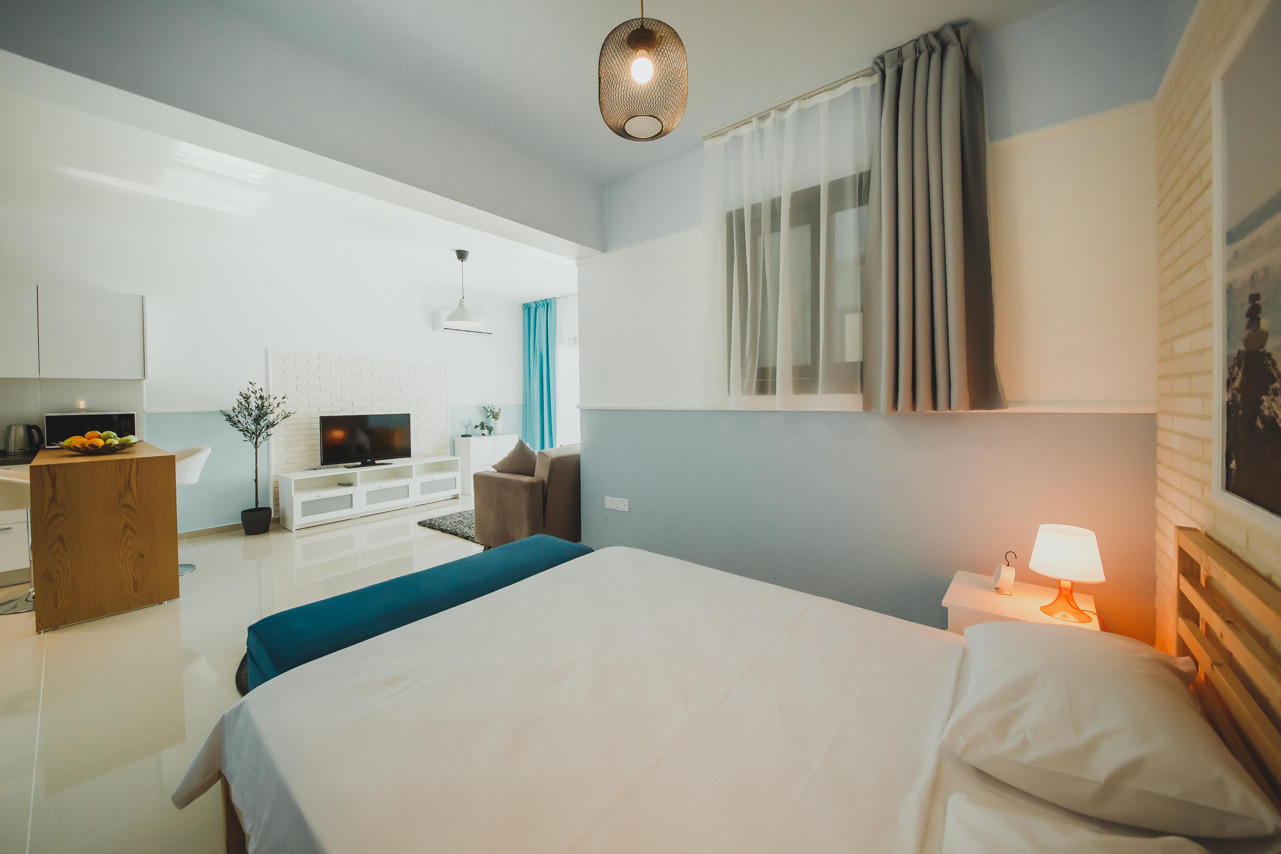 En fazla 2 yetişkin + 1 çocuk veya 1 yetişkin + 1 çocuk.