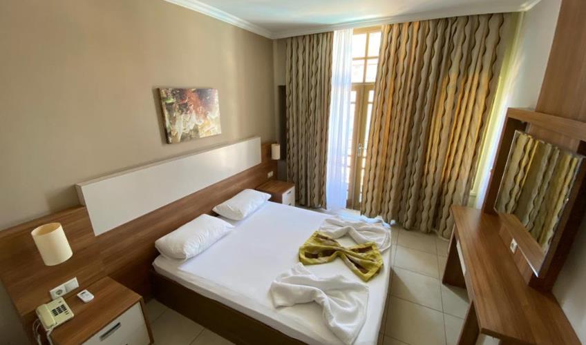 En az 2 yetişkin, En fazla 3 yetişkin + 1 bebek (0-2 yaş).