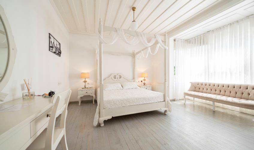 En az 2 yetişkin, En fazla 2 yetişkin + 1 bebek (0-2 yaş).