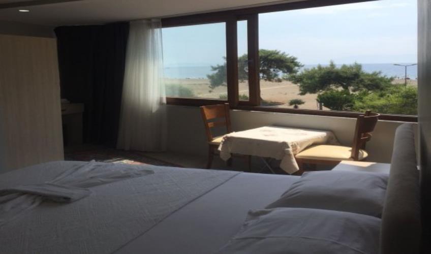 En fazla 2 yetişkin + 1 bebek (0-2 yaş).