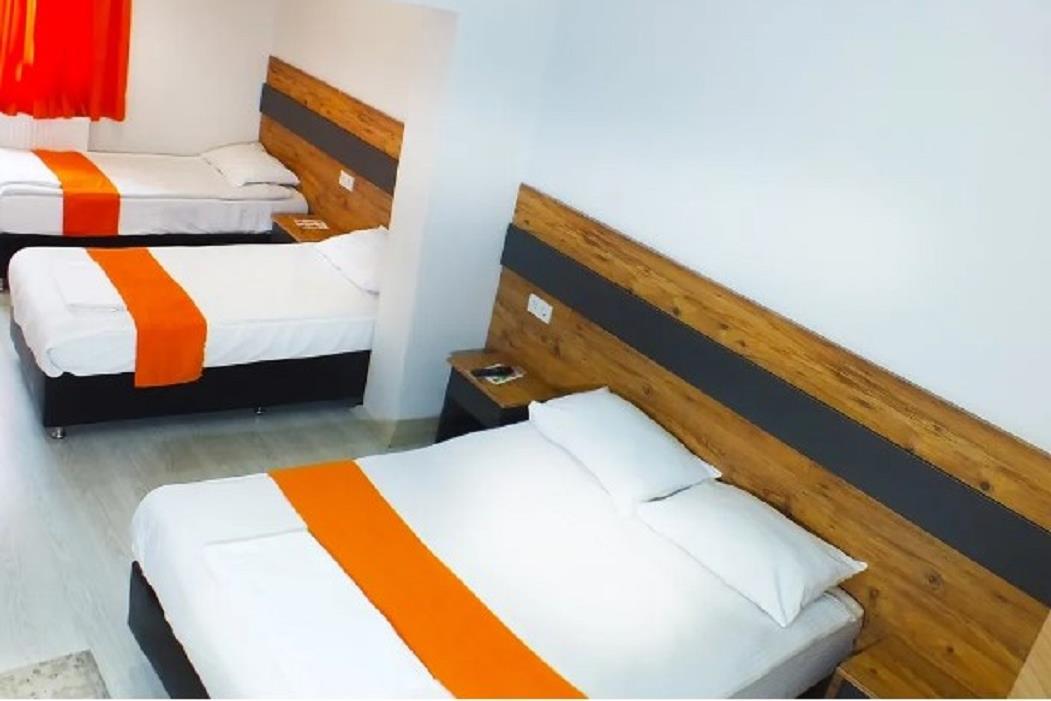 En az 2 yetişkin, En fazla 4 yetişkin.