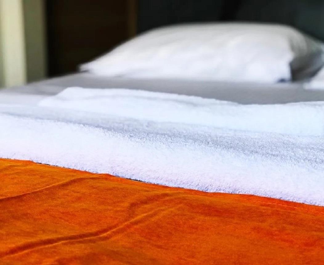 En fazla 1 yetişkin.