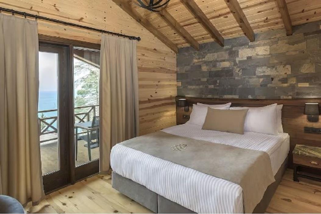 En az 3 yetişkin, En fazla 4 yetişkin + 1 çocuk veya 3 yetişkin + 2 çocuk.