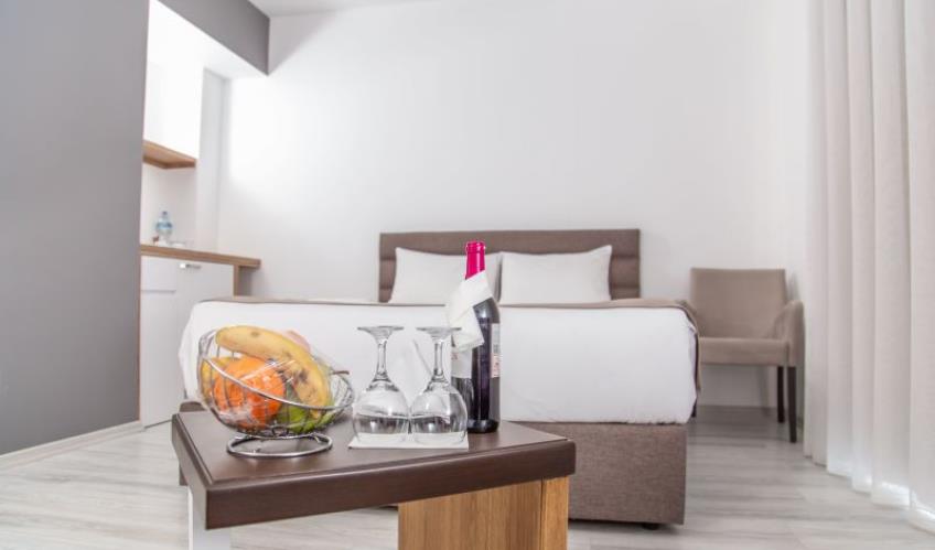 En fazla 2 yetişkin + 1 çocuk veya 1 yetişkin + 1 çocuk.