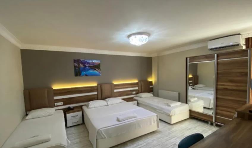 En fazla 3 yetişkin + 1 bebek (0-2 yaş) veya 2 yetişkin + 1 çocuk + 1 bebek (0-2 yaş).